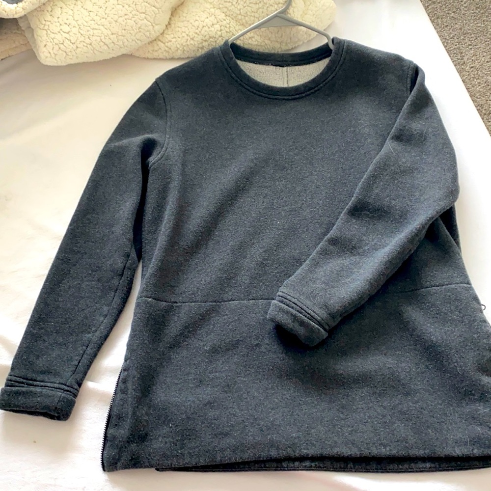 LuLu lemon fleece pull over